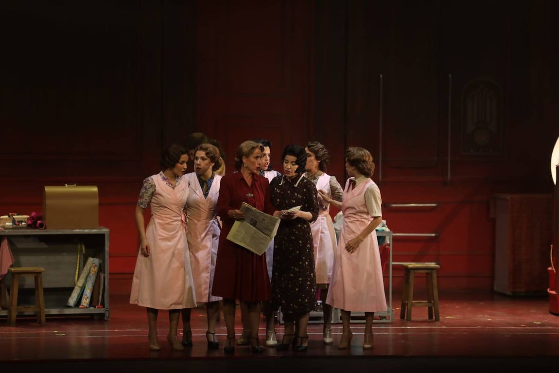 Fotos: El musical &#039;El tiempo entre costuras&#039; inaugura la temporada en el Gran Teatro Falla