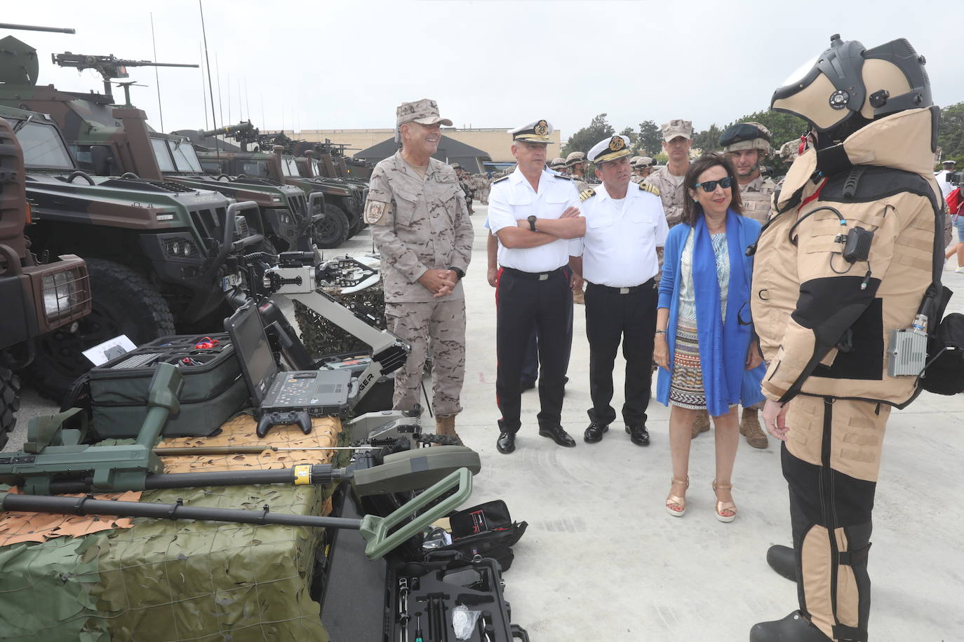 Fotos: Visita de Margarita Robles al Real Observatorio y al &#039;Tercio de la Armada&#039; de San Fernando