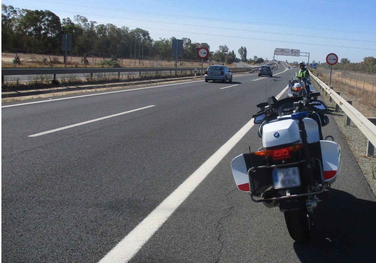 Detenido por homicidio imprudente el conductor ebrio del coche en el que murió una mujer tras un accidente en Tarifa