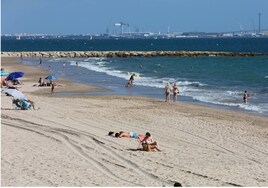 Prohibido el baño en la playa de Fuentebravía en El Puerto