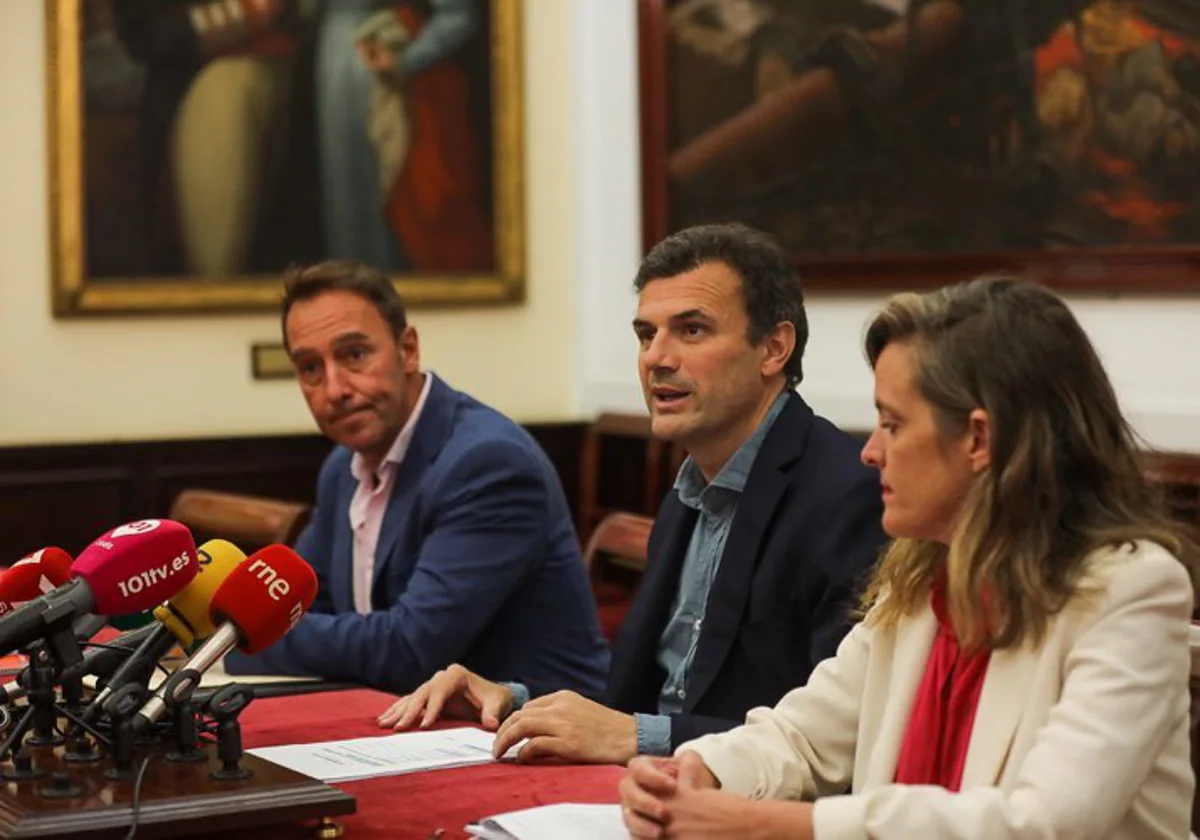 El alcalde de Cádiz, durante la rueda de prensa de este viernes