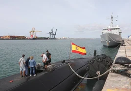 Fotos: El submarino de la Armada, 'Galerna', llega a Cádiz