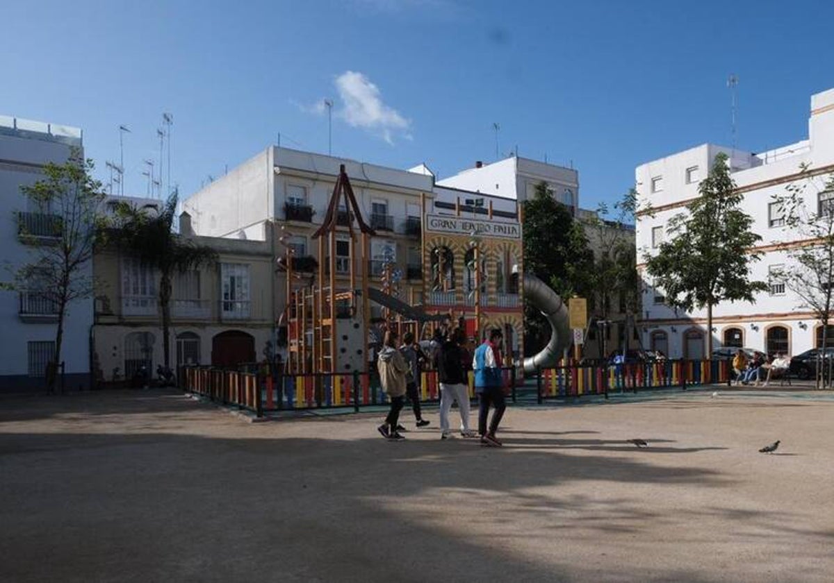 El hombre ha sido hallado sin vida en la viñera plaza Manolo Santander.