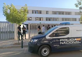La ministra Alegría traslada el cariño a docentes y alumnos del colegio de Jerez tras la agresión de un menor