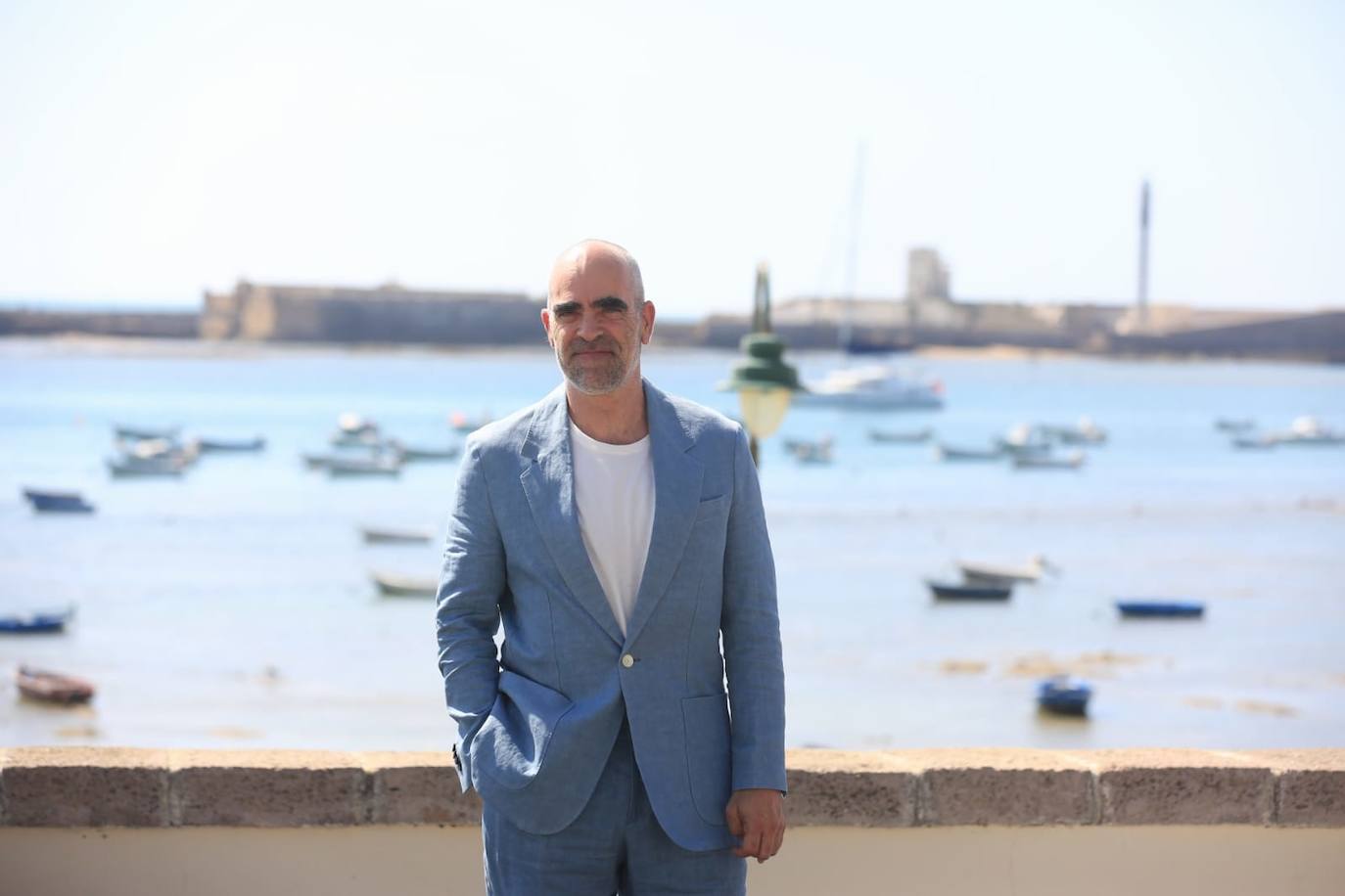 En imágenes: El equipo de &#039;La ley del mar&#039;, con Luis Tosar a la cabeza, en La Caleta