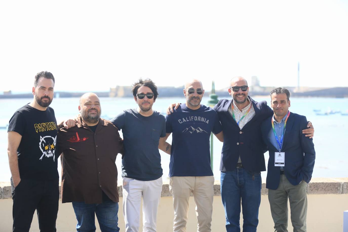 En imágenes: El equipo de &#039;La ley del mar&#039;, con Luis Tosar a la cabeza, en La Caleta