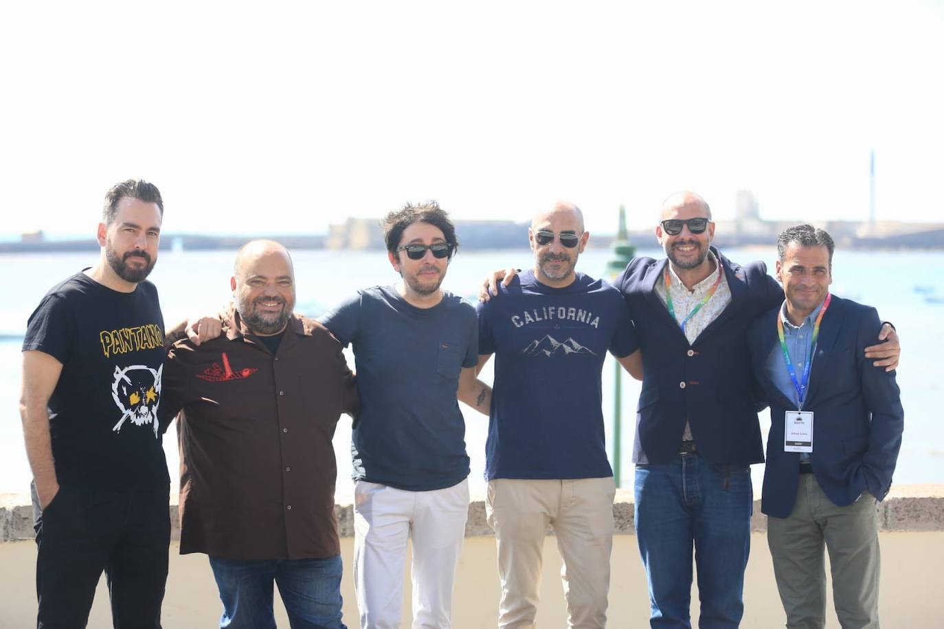 En imágenes: El equipo de &#039;La ley del mar&#039;, con Luis Tosar a la cabeza, en La Caleta