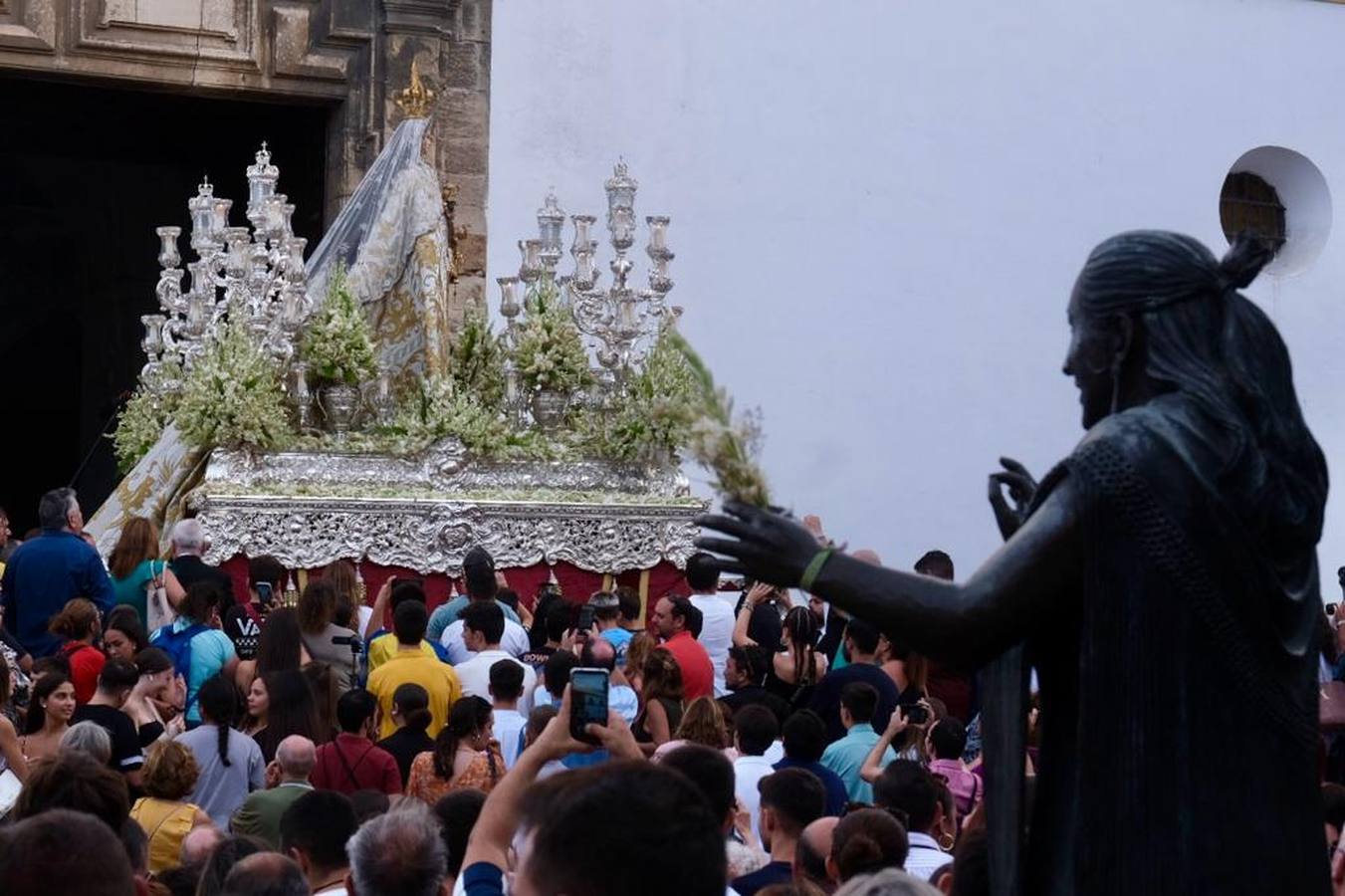 Fotos: La Virgen del Rosario, por las calles de Cádiz