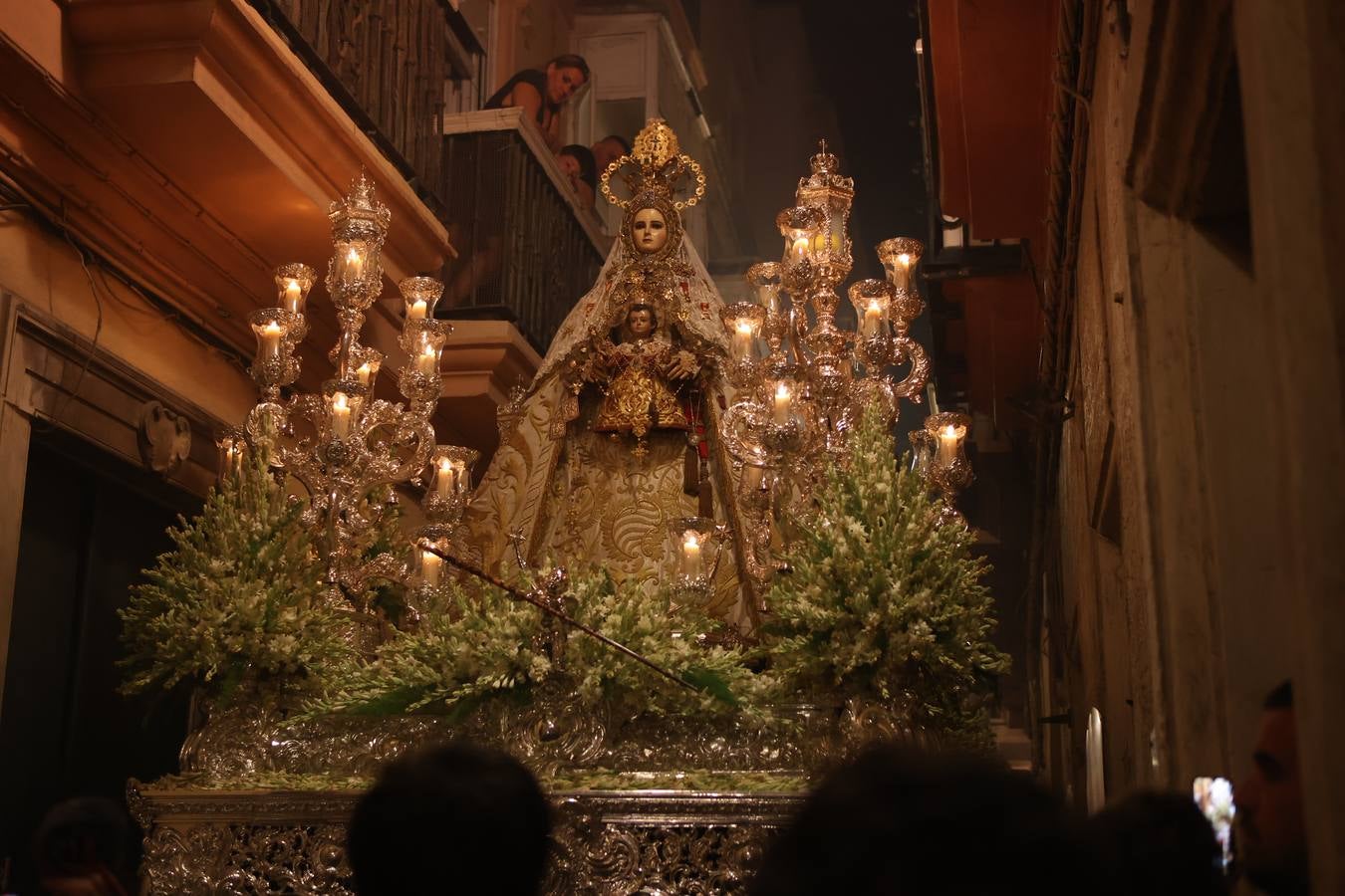 Fotos: La Virgen del Rosario, por las calles de Cádiz