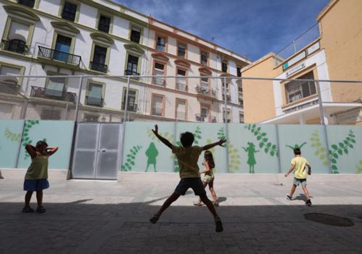 Un niño, en el Colegio Celestino Mutis de Cádiz capital.