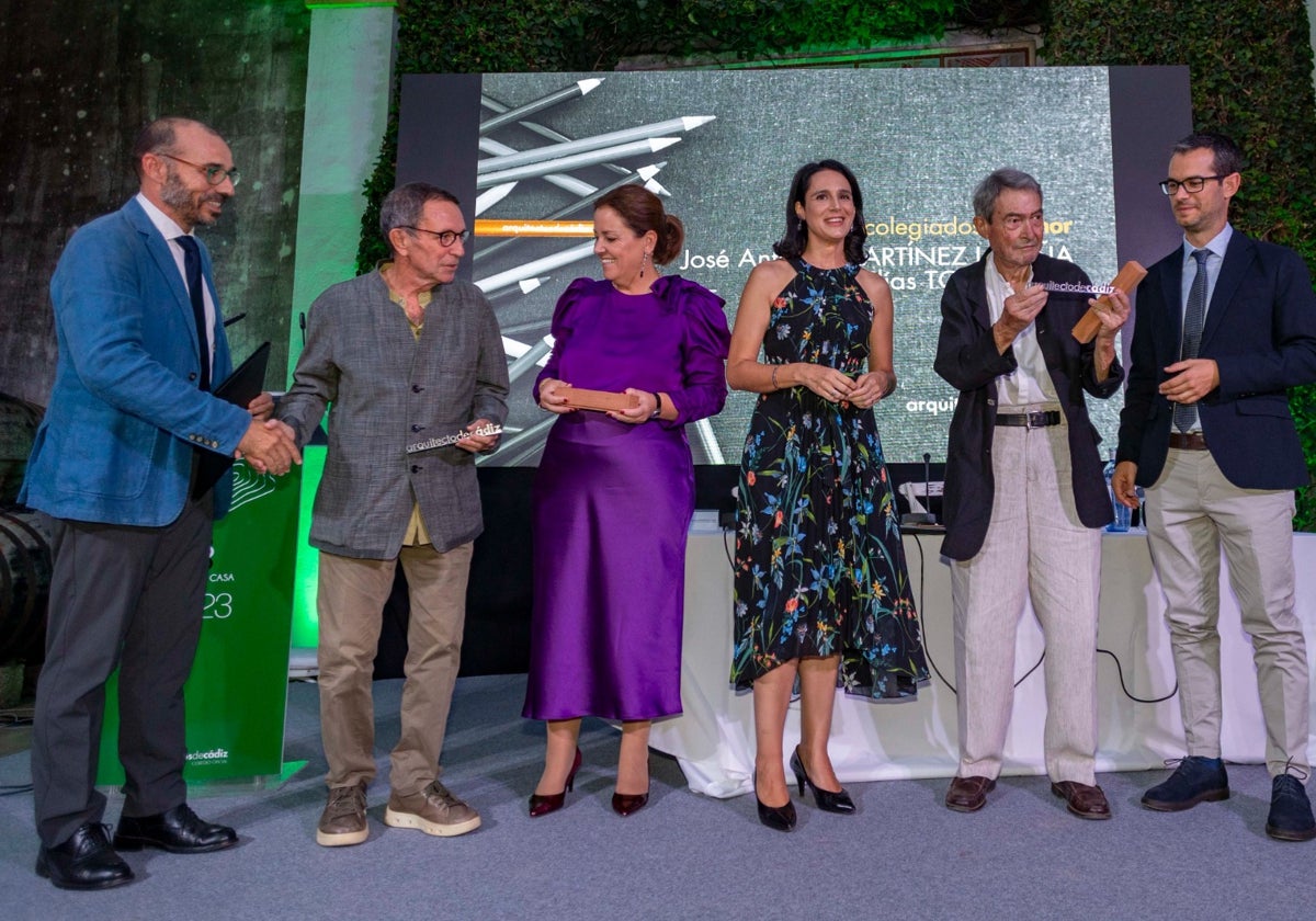 Colegiación de Honro a dos Premios Nacionales de Arquitectura.