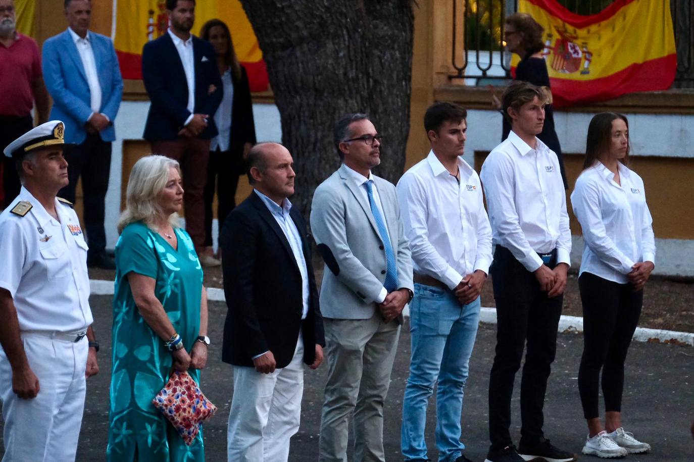 El Instituto Hidrográfico de la Marina acoge el acto de arriado solemne de la Bandera Nacional