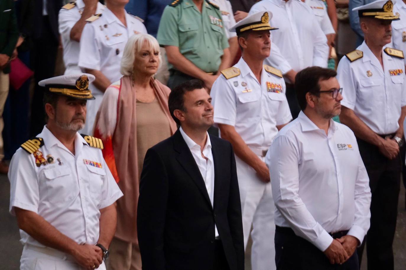 El Instituto Hidrográfico de la Marina acoge el acto de arriado solemne de la Bandera Nacional