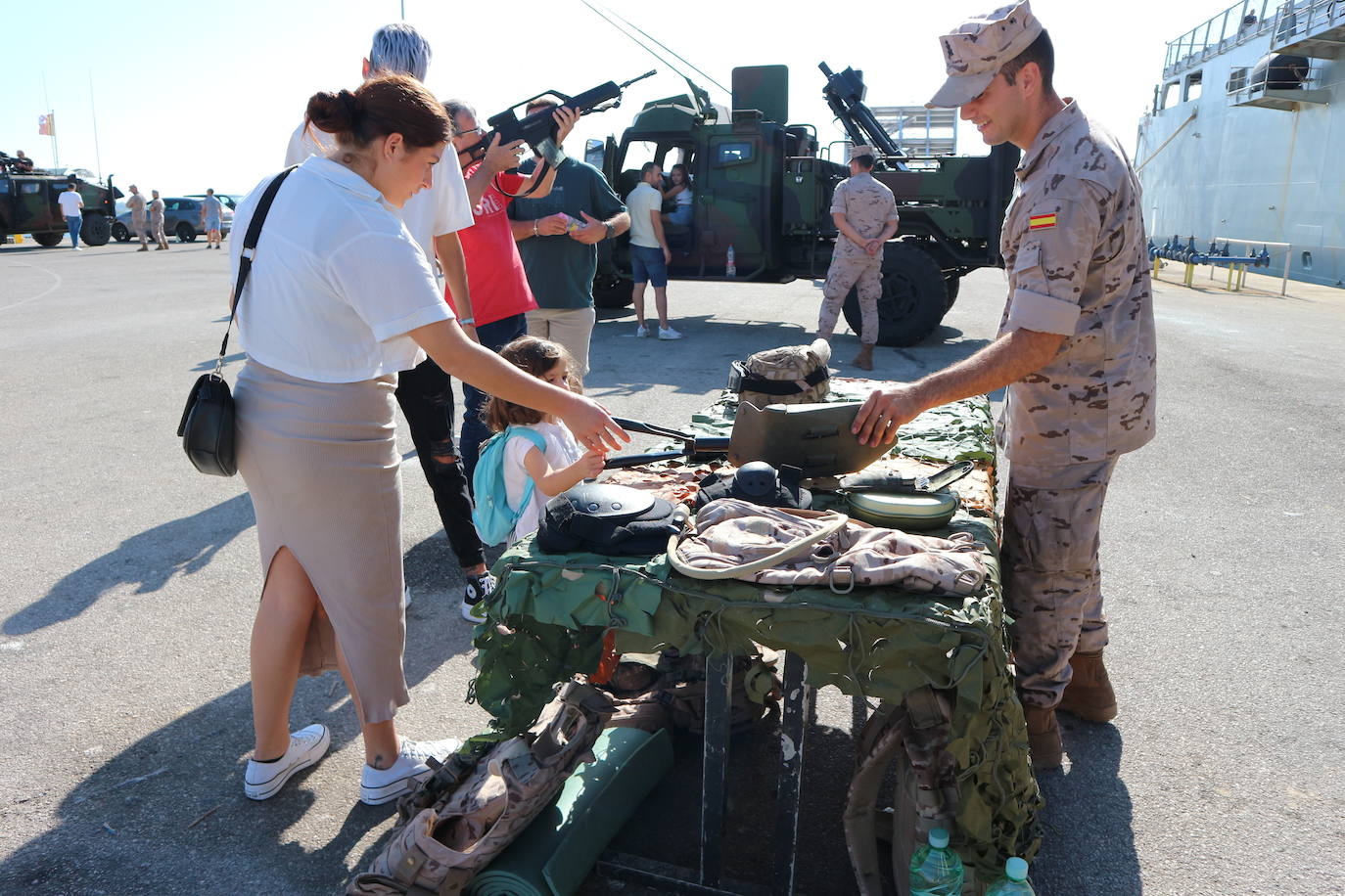 En imágenes: Más de 2.000 personas visitan la Base Naval de Rota con motivo del Día de la Fiesta Nacional