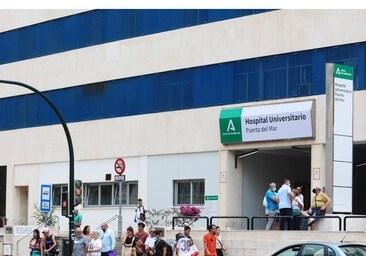 Muere un trabajador y dos resultan heridos graves tras caerles encima una vidriera en Cádiz