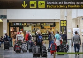 La propuesta de Sumar de reducir vuelos cortos pasa de largo en el aeropuerto de Jerez