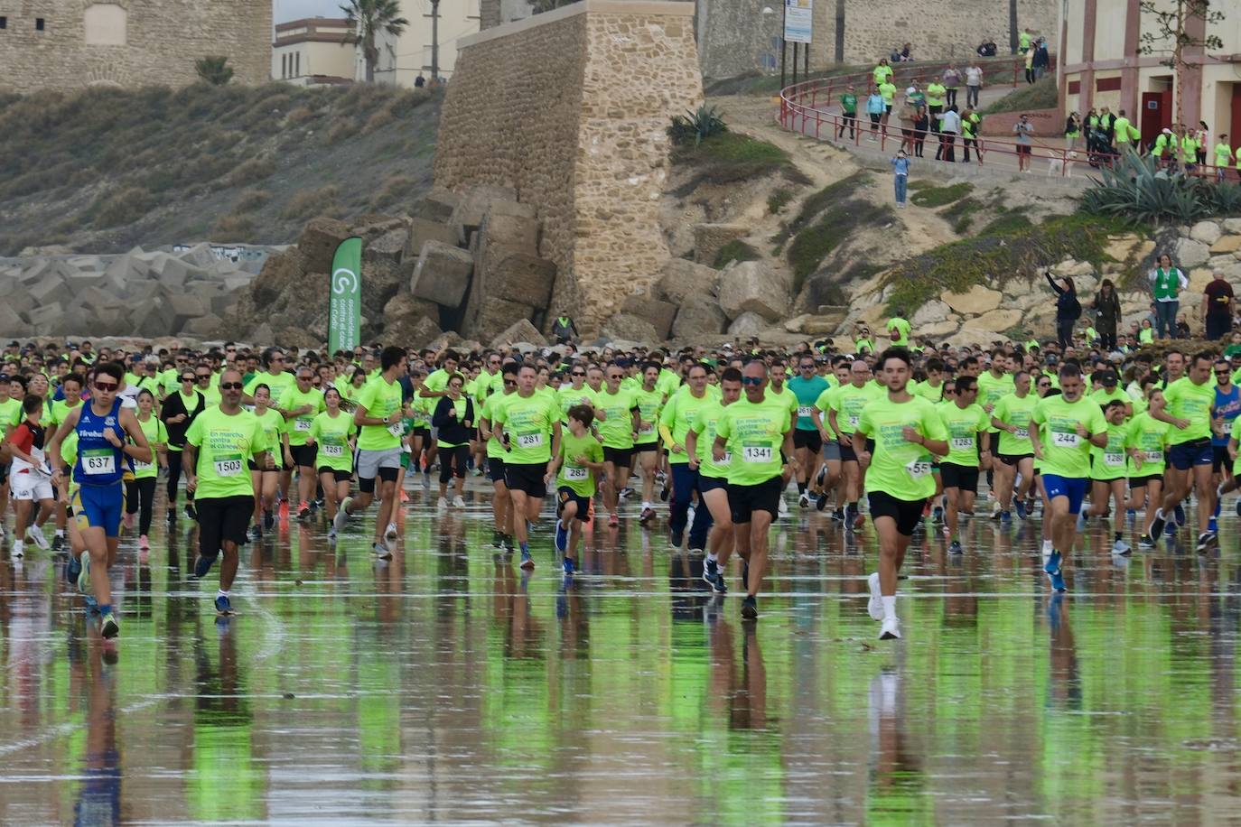 FOTOS: Carrera contra el Cáncer en Cádiz