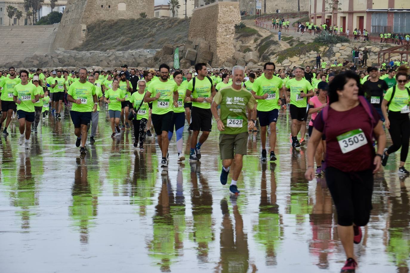 FOTOS: Carrera contra el Cáncer en Cádiz