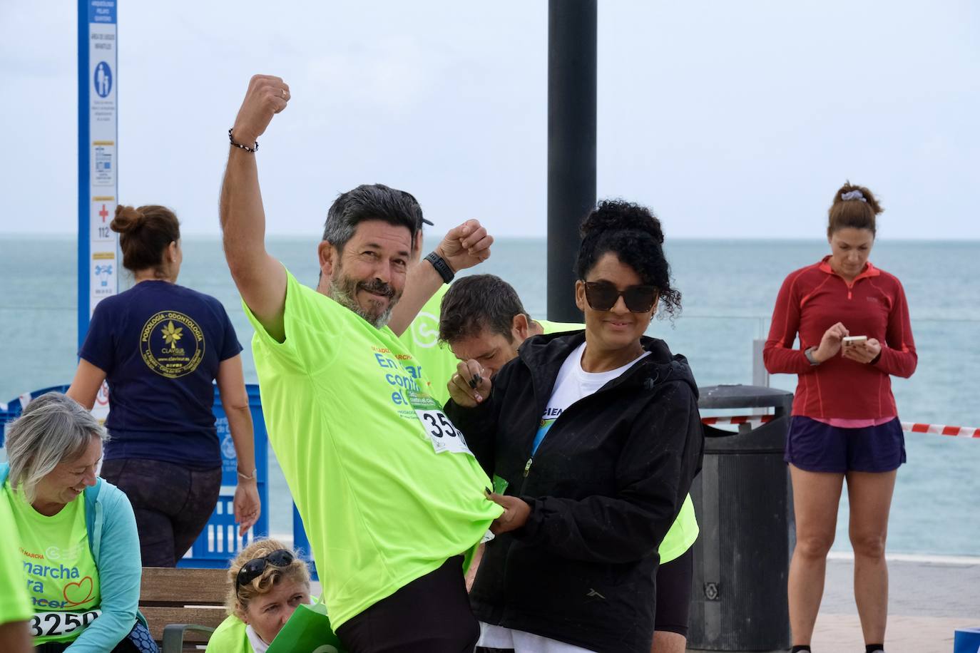 FOTOS: Carrera contra el Cáncer en Cádiz