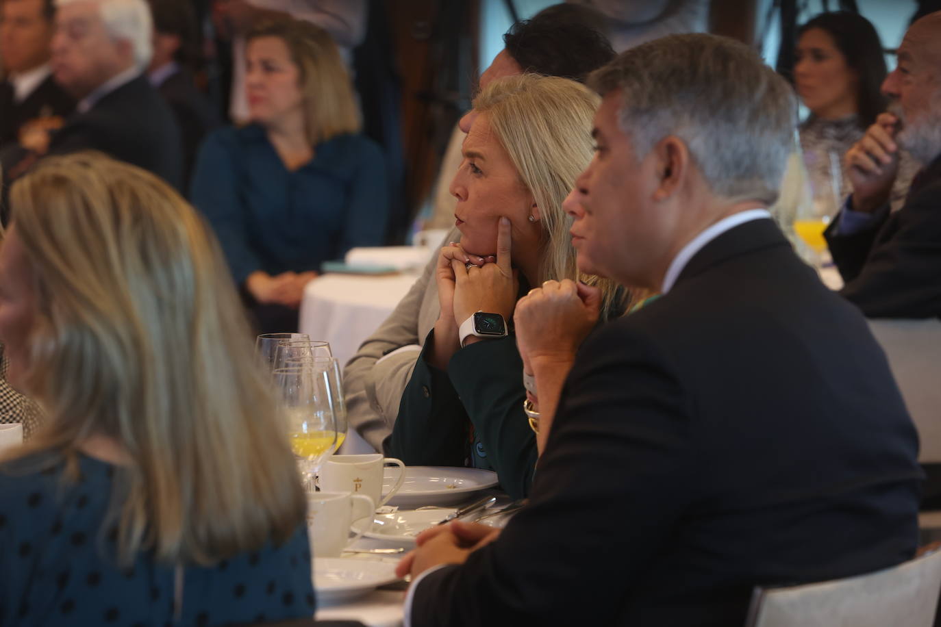 Fotos: Ambiente en la Mirada Económica de ABC y La Voz con Bruno García (I)