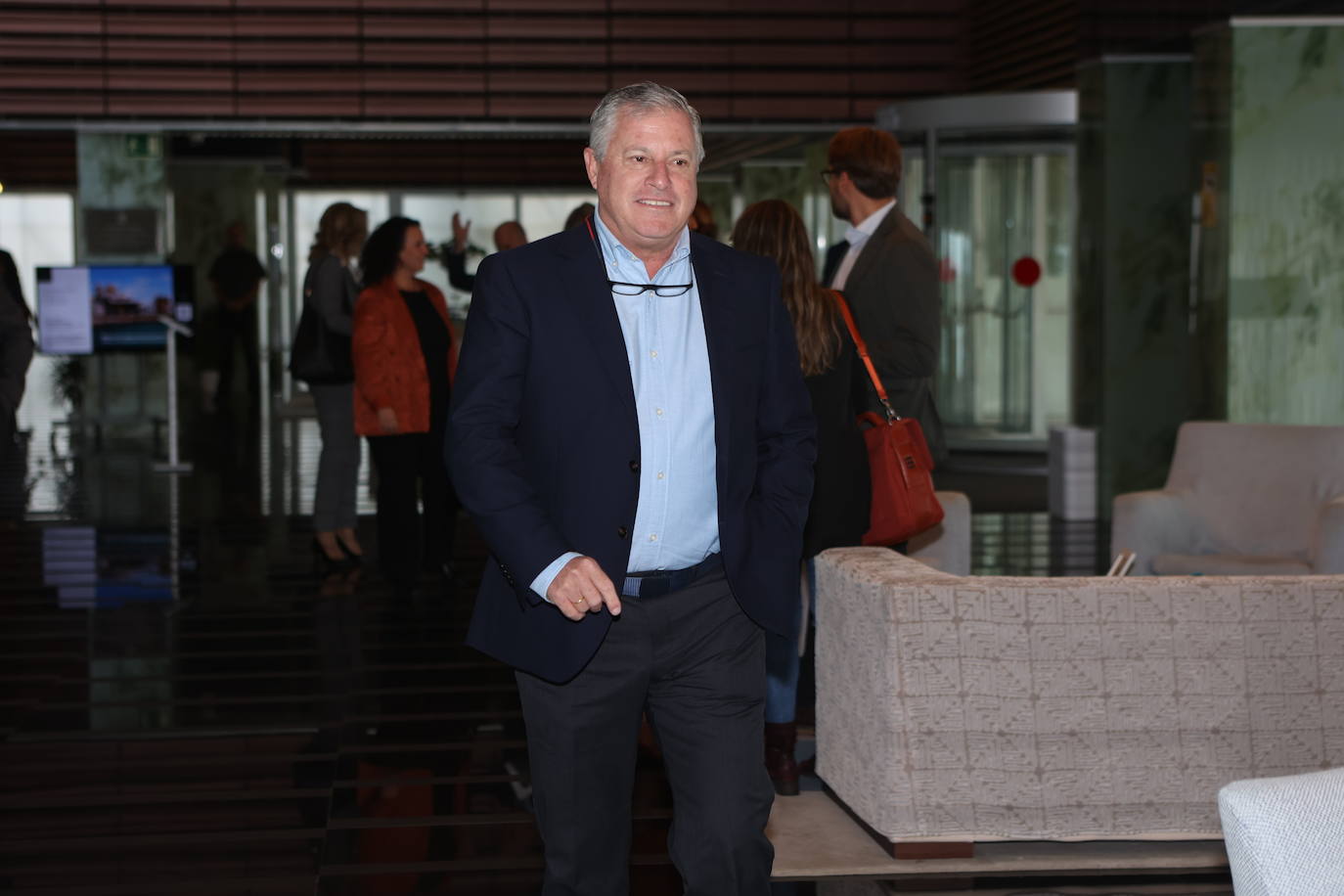 Fotos: Ambiente en la Mirada Económica de ABC y La Voz con Bruno García (I)