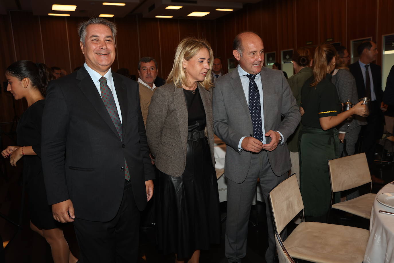 Fotos: Ambiente en la Mirada Económica de ABC y La Voz con Bruno García (I)