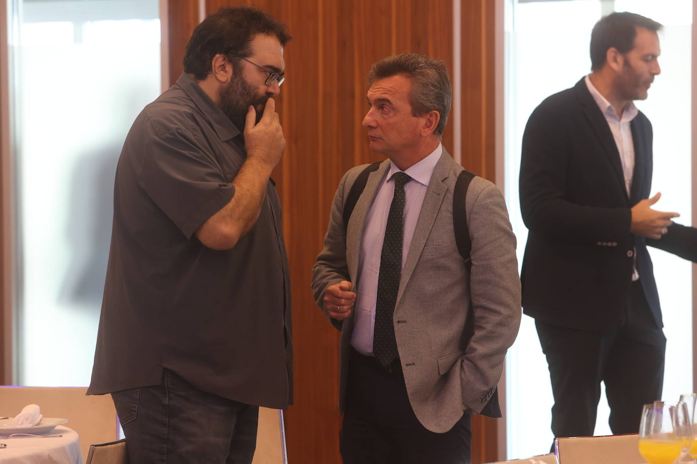 Fotos: Ambiente en la Mirada Económica de ABC y La Voz con Bruno García (I)