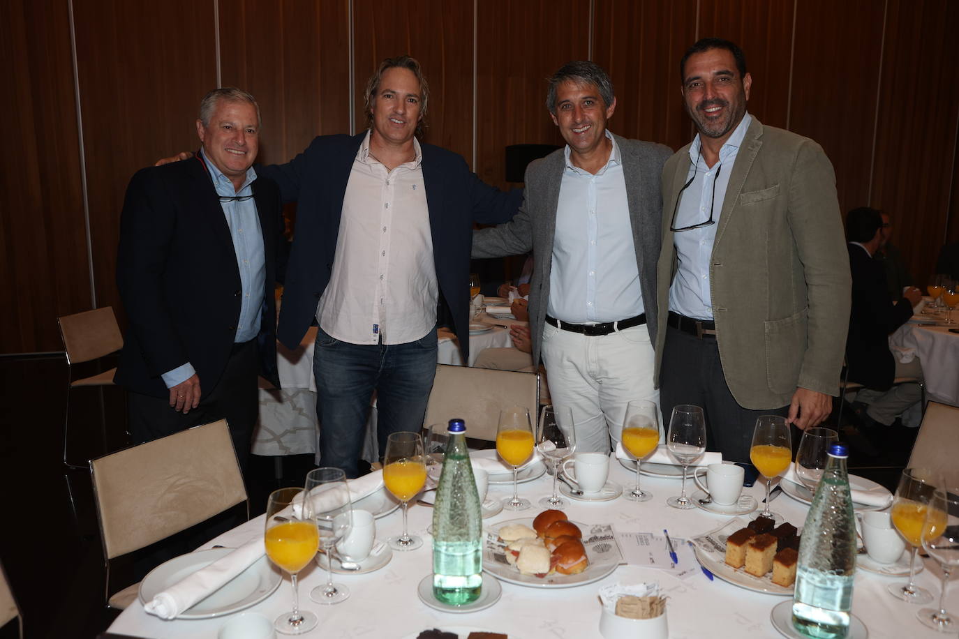 Fotos: Ambiente en la Mirada Económica de ABC y La Voz con Bruno García (I)