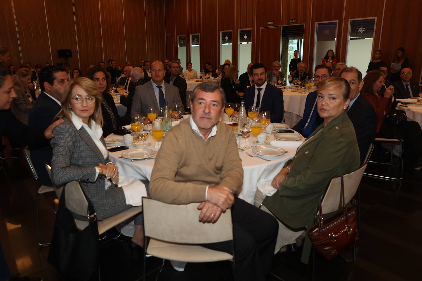 Fotos: Ambiente en la Mirada Económica de ABC y La Voz con Bruno García (II)