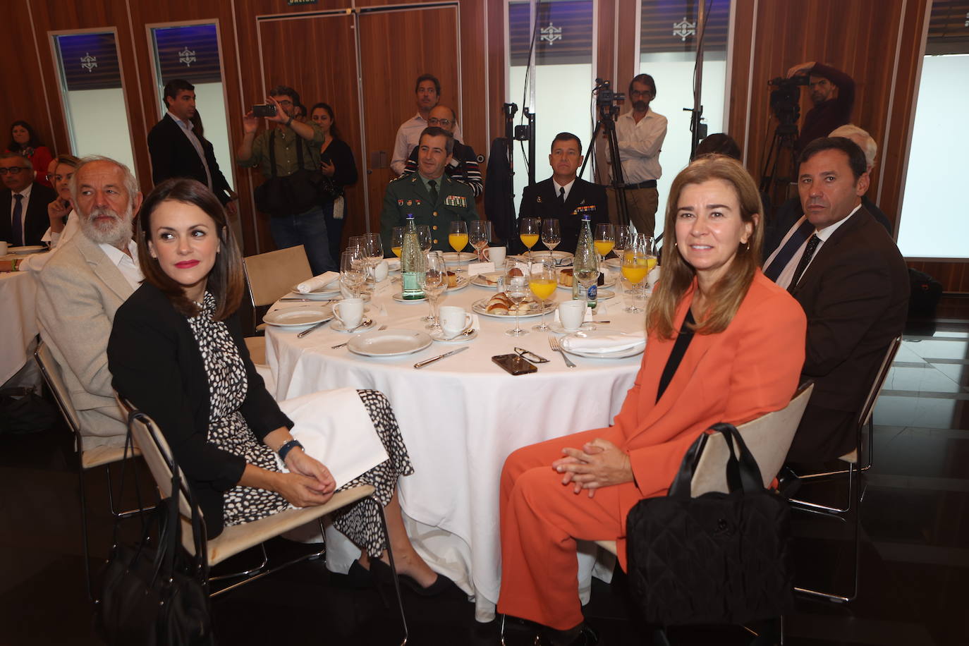 Fotos: Ambiente en la Mirada Económica de ABC y La Voz con Bruno García (II)