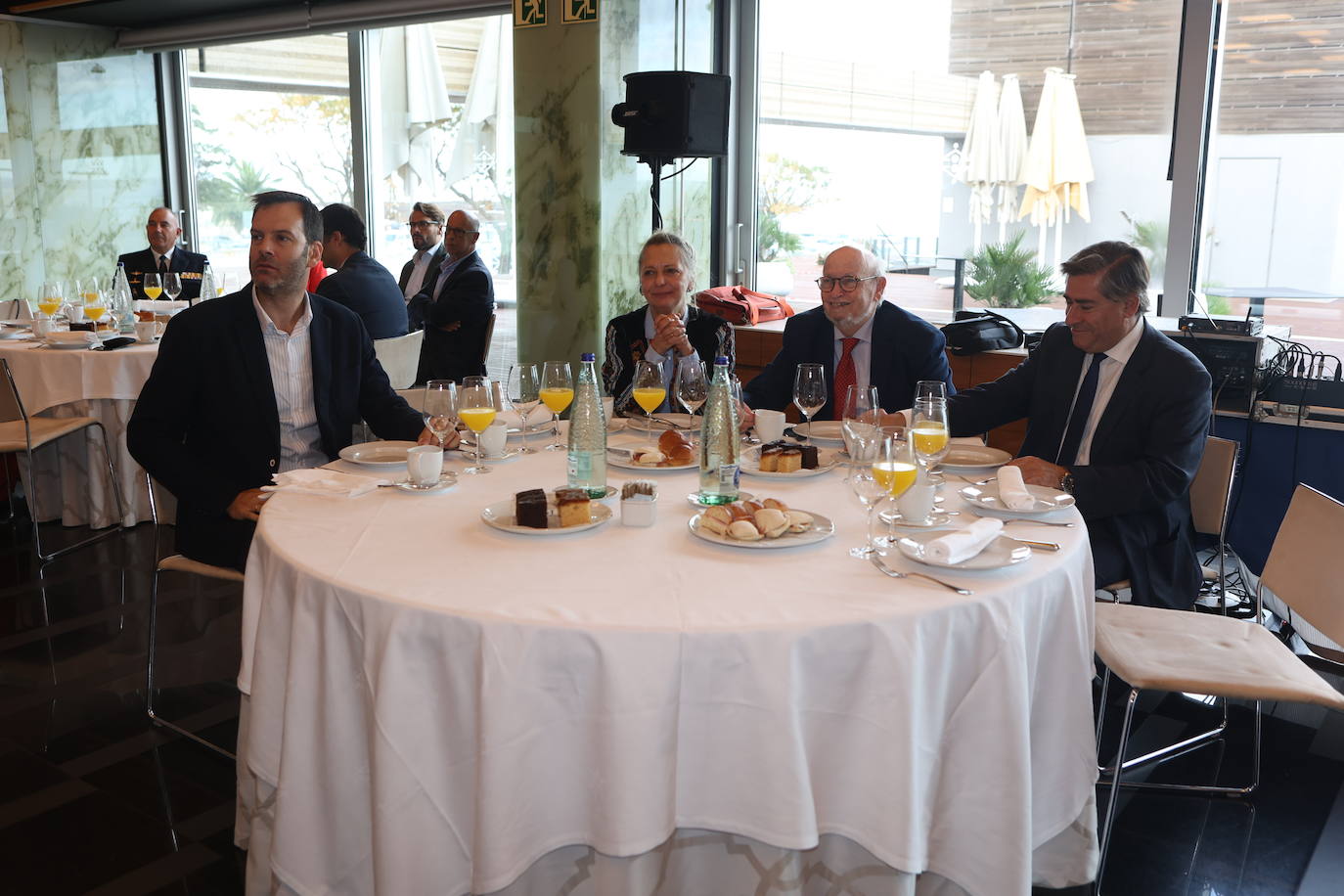 Fotos: Ambiente en la Mirada Económica de ABC y La Voz con Bruno García (II)