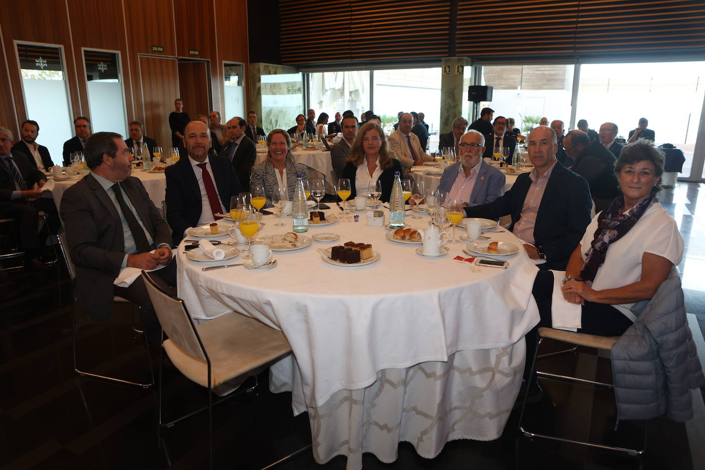 Fotos: Ambiente en la Mirada Económica de ABC y La Voz con Bruno García (II)