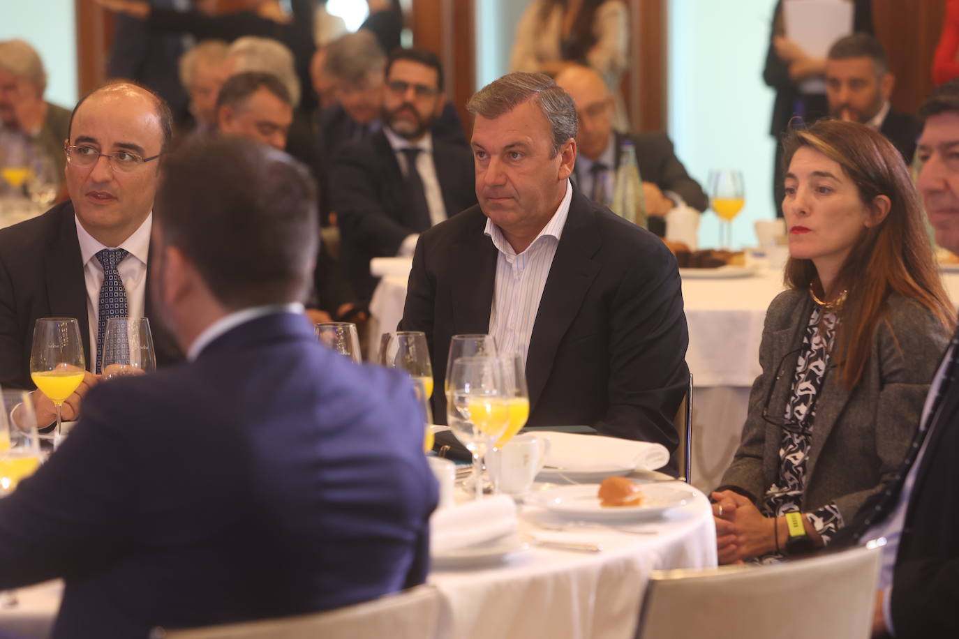 Fotos: Ambiente en la Mirada Económica de ABC y La Voz con Bruno García (II)