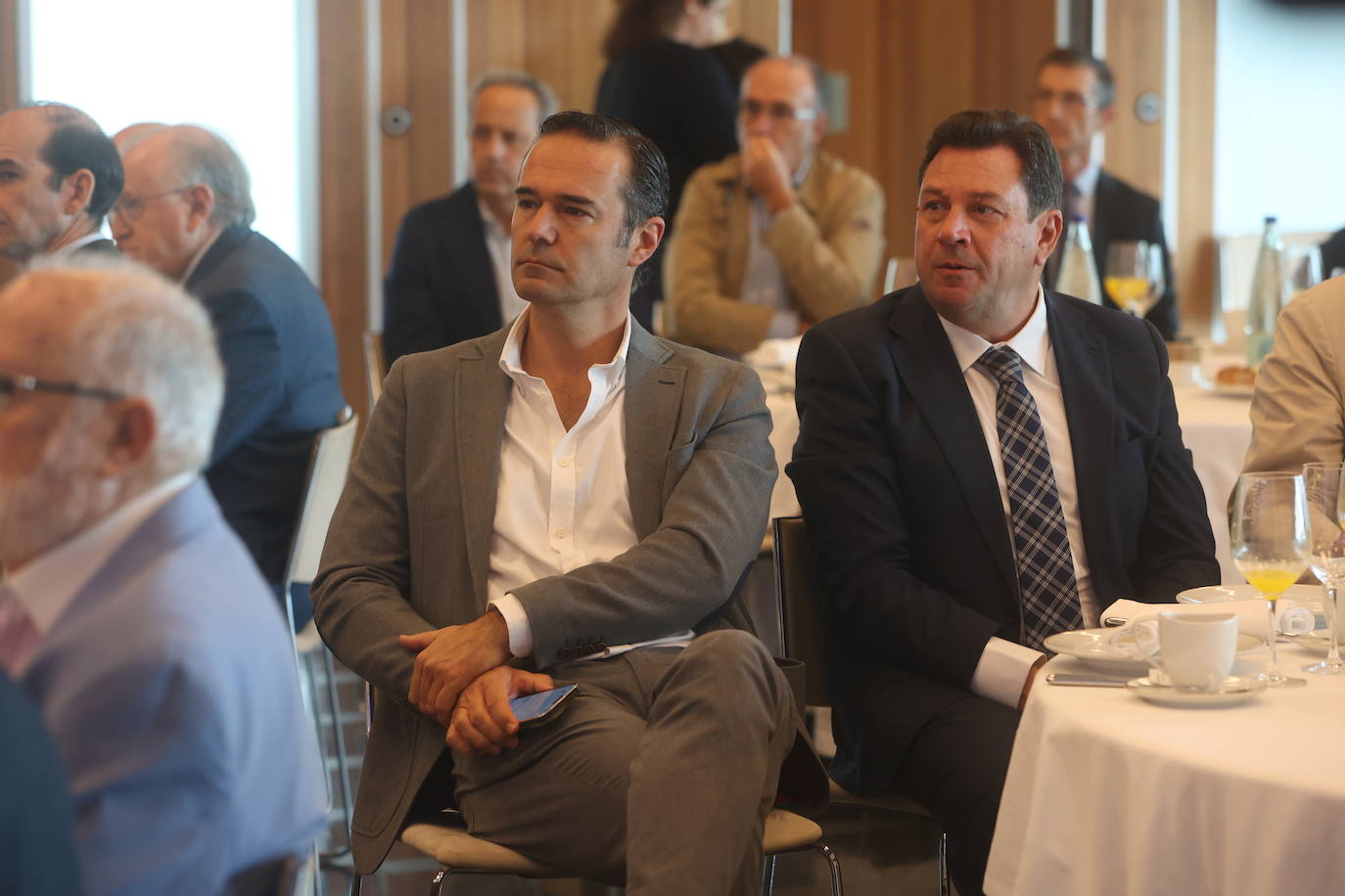 Fotos: Ambiente en la Mirada Económica de ABC y La Voz con Bruno García (II)