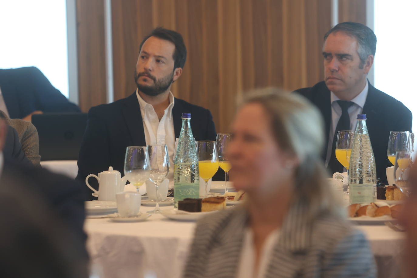 Fotos: Ambiente en la Mirada Económica de ABC y La Voz con Bruno García (II)