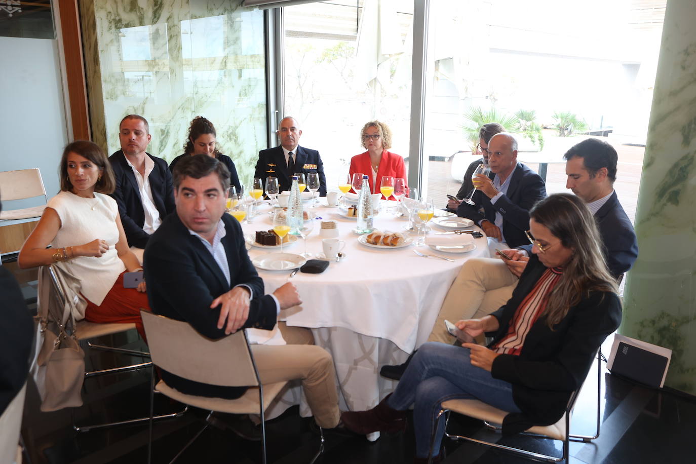 Fotos: Ambiente en la Mirada Económica de ABC y La Voz con Bruno García (II)