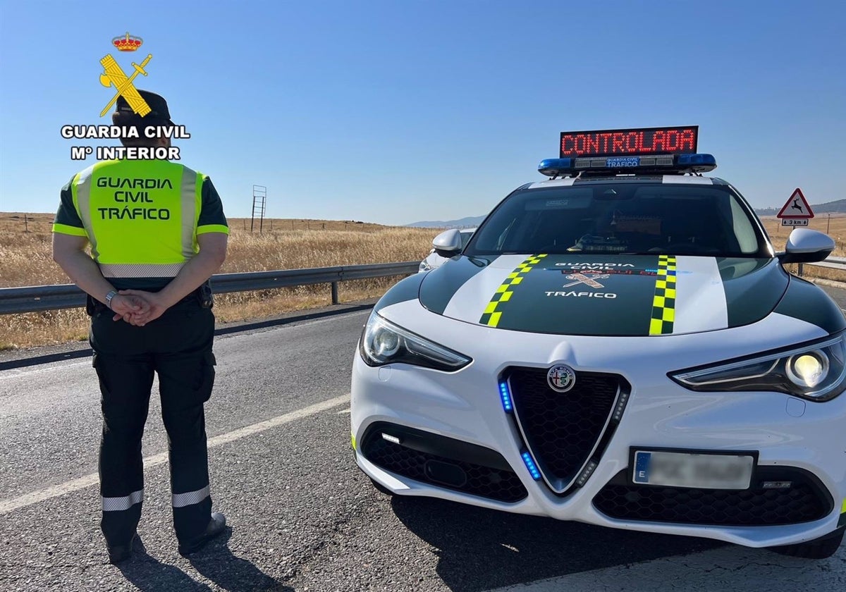 La Guardia Civil de Cádiz le sorprende yendo al examen para recuperar el permiso de conducir manejando un coche