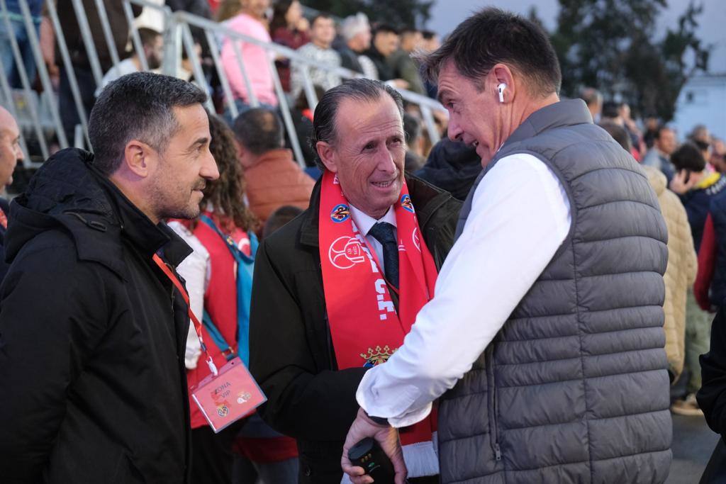 Fotos: Gran ambiente en el Municipal por el histórico Chiclana CF-Villarreal