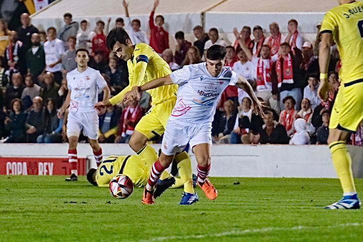 Fotos: Gran ambiente en el Municipal por el histórico Chiclana CF-Villarreal
