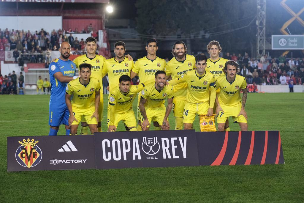 Fotos: Gran ambiente en el Municipal por el histórico Chiclana CF-Villarreal
