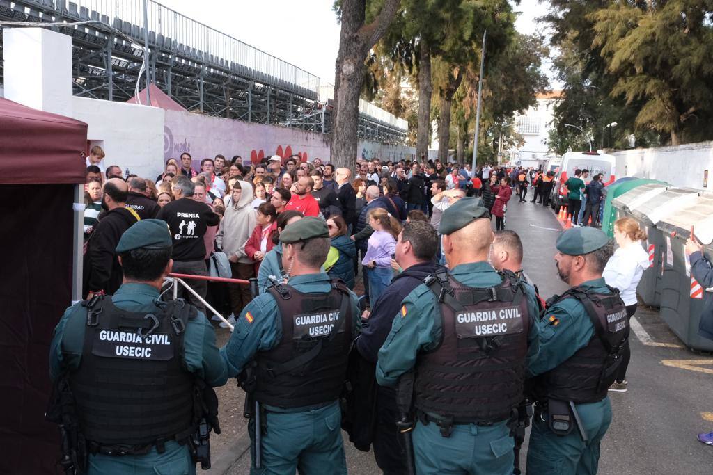 Fotos: Gran ambiente en el Municipal por el histórico Chiclana CF-Villarreal