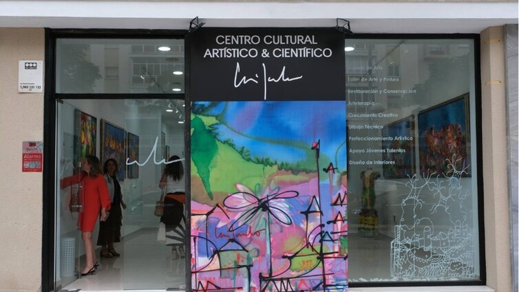 Inauguración de la exposición «Naturaleza en Azul» en el Centro Cultural Luis Gonzalo de Cádiz