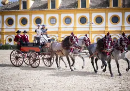 Más de 30 carruajes clásicos han tomado las calles de Jerez