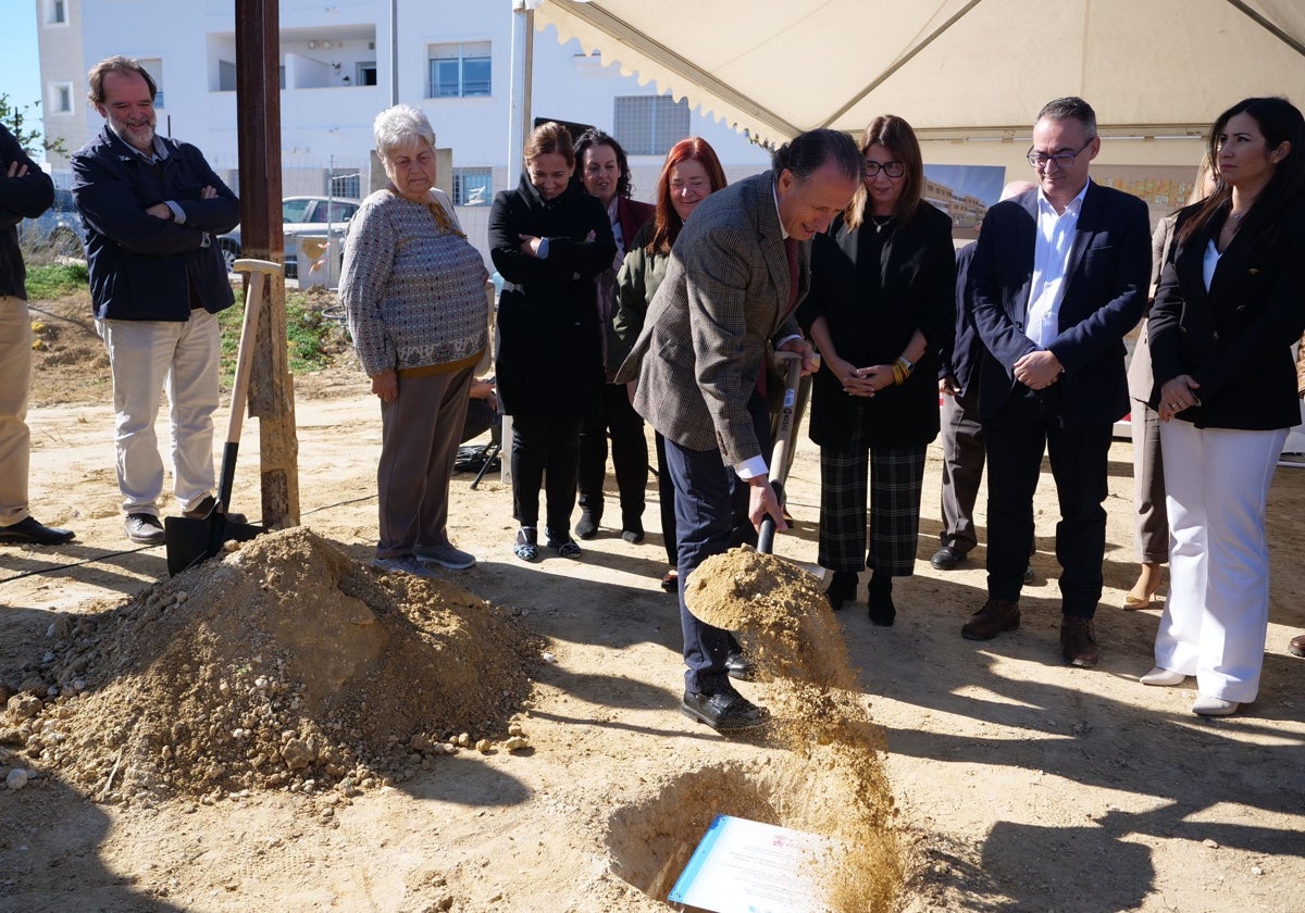 Colocada la primera piedra de 18 viviendas sociales en Delicias, en Chiclana