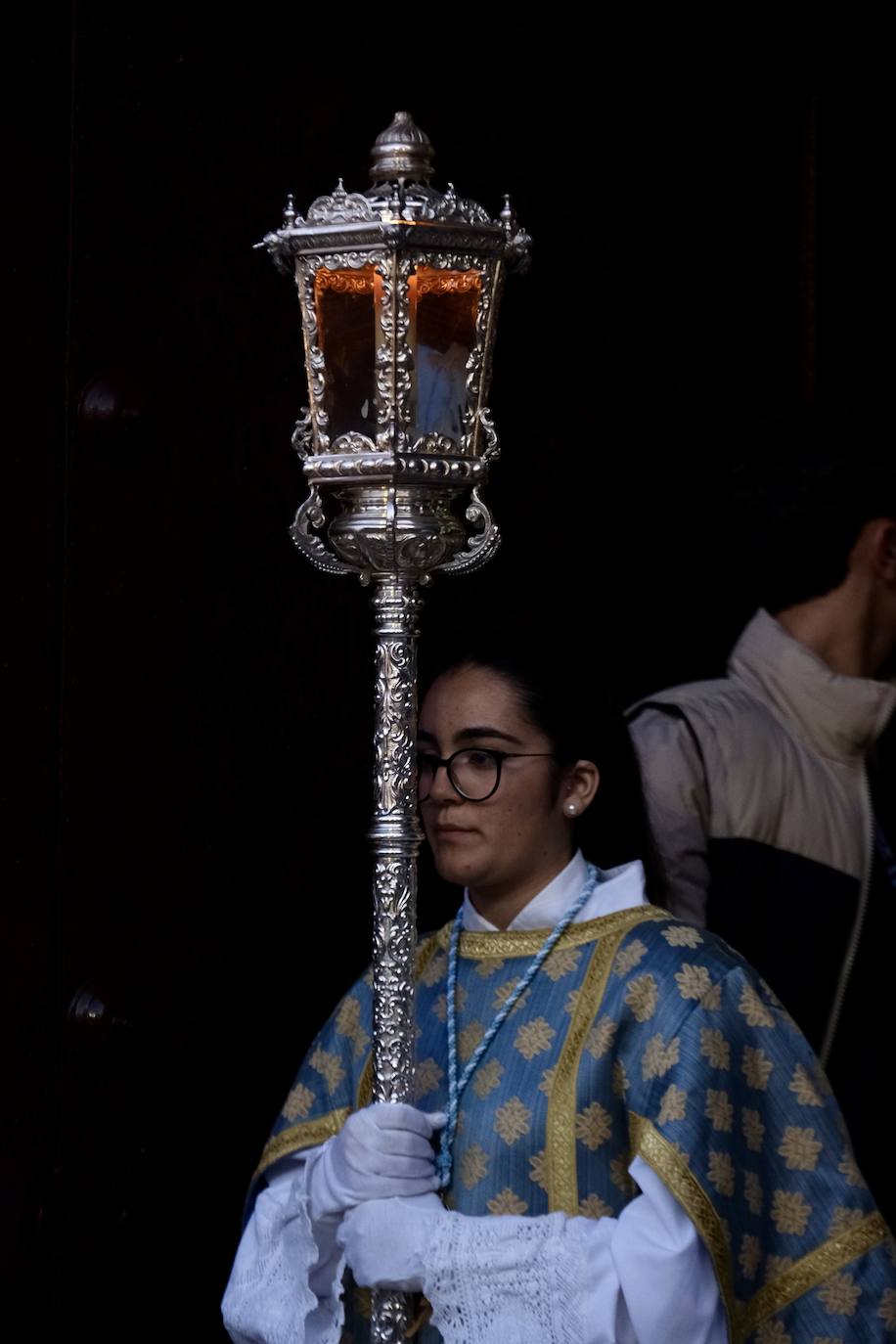 Procesión de antorchas con la Virgen de Lourdes por las calles de Cádiz