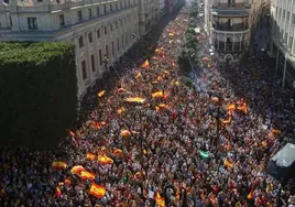 Directo: Manifestaciones contra el pacto de investidura en Andalucía | Juanma Moreno: «No vamos a ser españoles de segunda»