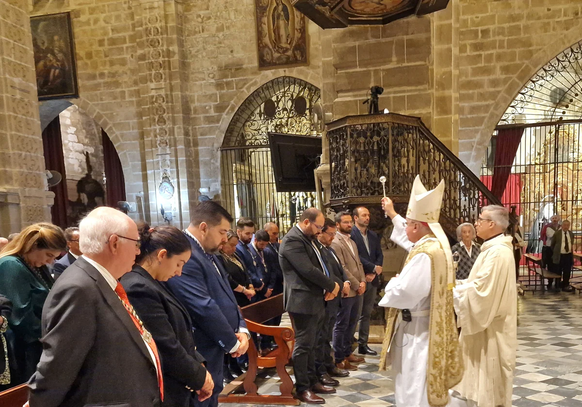 Bendecido el nuevo altar de la Basílica de Nuestra Señora de los Milagros de El Puerto