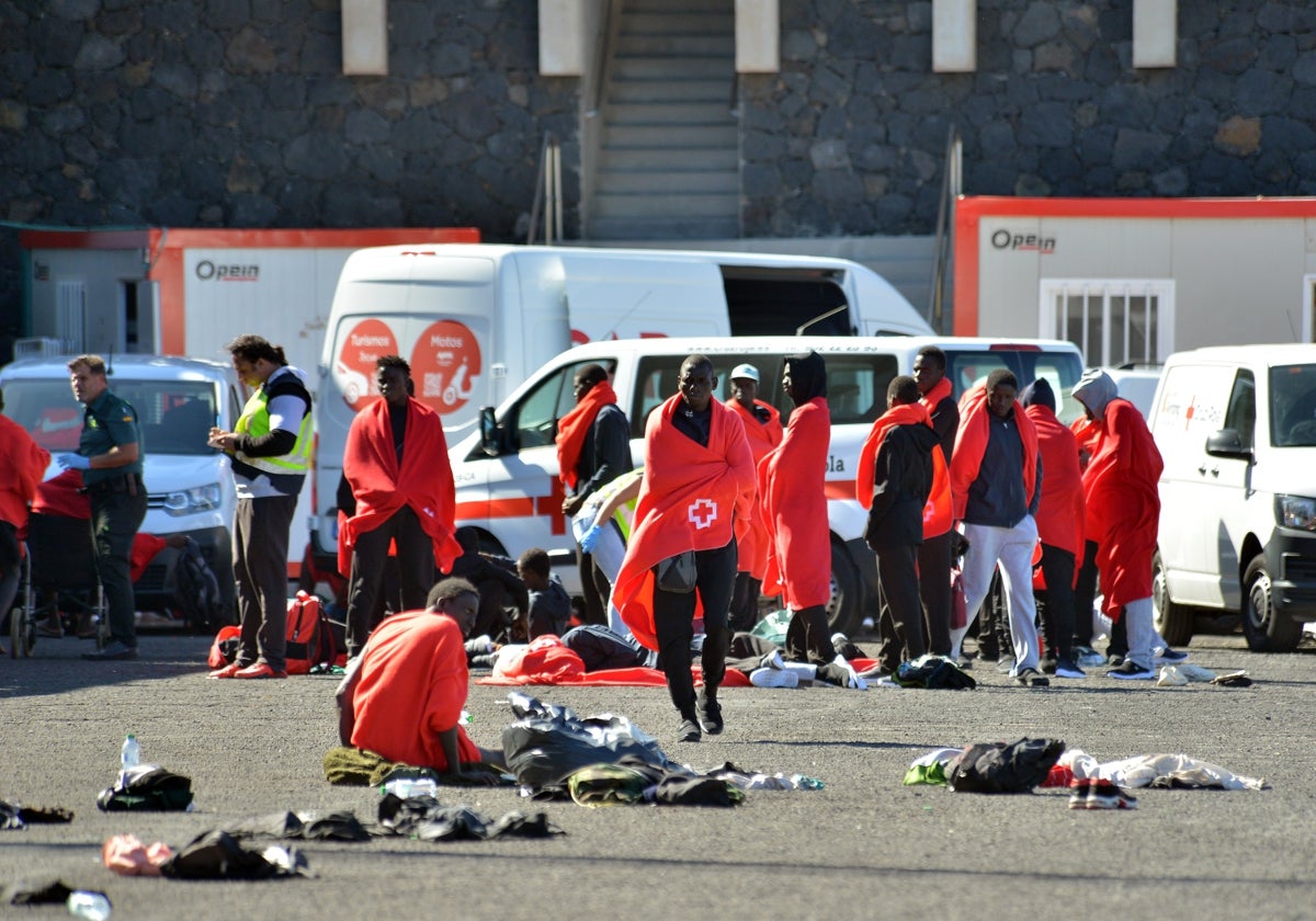 A El Hierro llegó un cayuco con 81 migrantes a bordo, uno de ellos fallecido.