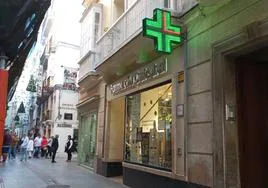 Una mujer de 56 años fallece de forma repentina en la farmacia Catedral de Cádiz