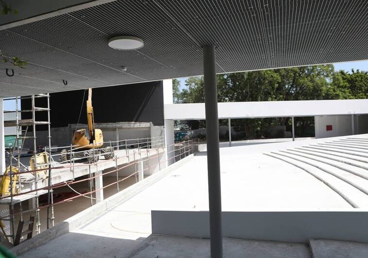 El Teatro del Parque durante las obras de construcción, que actualmente están paralizadas.